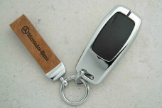 Чохол Mercedes коричневий метал + шкіра універсальний