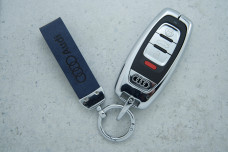 Чохол Audi  синій метал шкіра універсальний