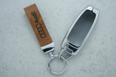 Чохол Audi коричневий метал шкіра універсальний