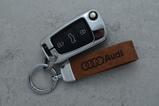 Чохол Audi коричневий метал шкіра універсальний