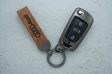 Чохол Audi сірий коричневий метал шкіра універсальний