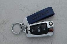 Чохол Audi синій метал шкіра універсальний