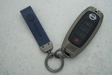 Чохол Nissan синій сірий метал + шкіра, універсальний