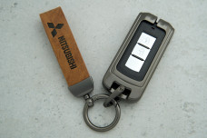 Чохол Mitsibishi коричневий сірий метал шкіра універсальний