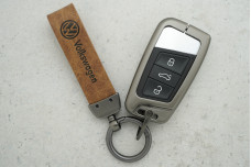 Чохол VW коричнева шкіра + метал, універсальний