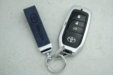 Чохол Toyota синій шкіра + метал, універсальний