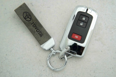 Чохол Toyota сірий метал шкіра універсальний