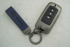 Чохол Toyota сірий синій метал шкіра універсальний