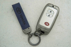 Чохол Toyota сірий синій метал шкіра універсальний