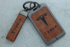 Чохол Tesla сірий коричневий метал шкіра