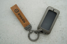 Чохол Volvo коричневий сірий шкіра + метал, універсальний