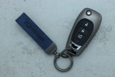 Чохол Chevrolet сірий синій метал шкіра універсальний