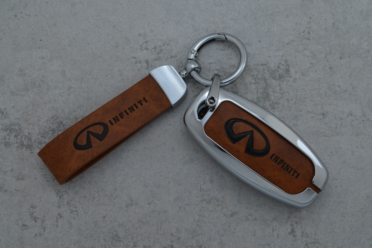 Чохол Infiniti коричневий метал шкіра універсальний