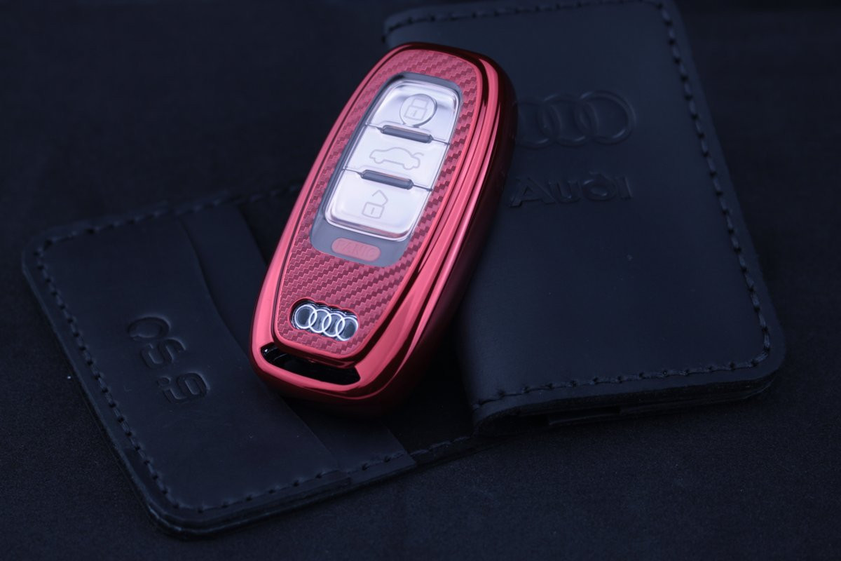 Чохол Audi carbon червоний універсальний
