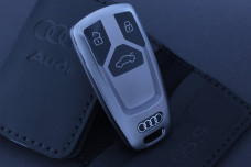 Чохол Audi металік