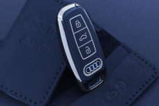 Чохол Audi чорний з золотом