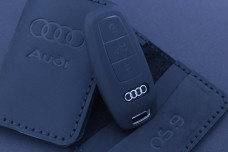 Чохол Audi чорний матовий