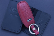 Чохол Audi червоний шкіра