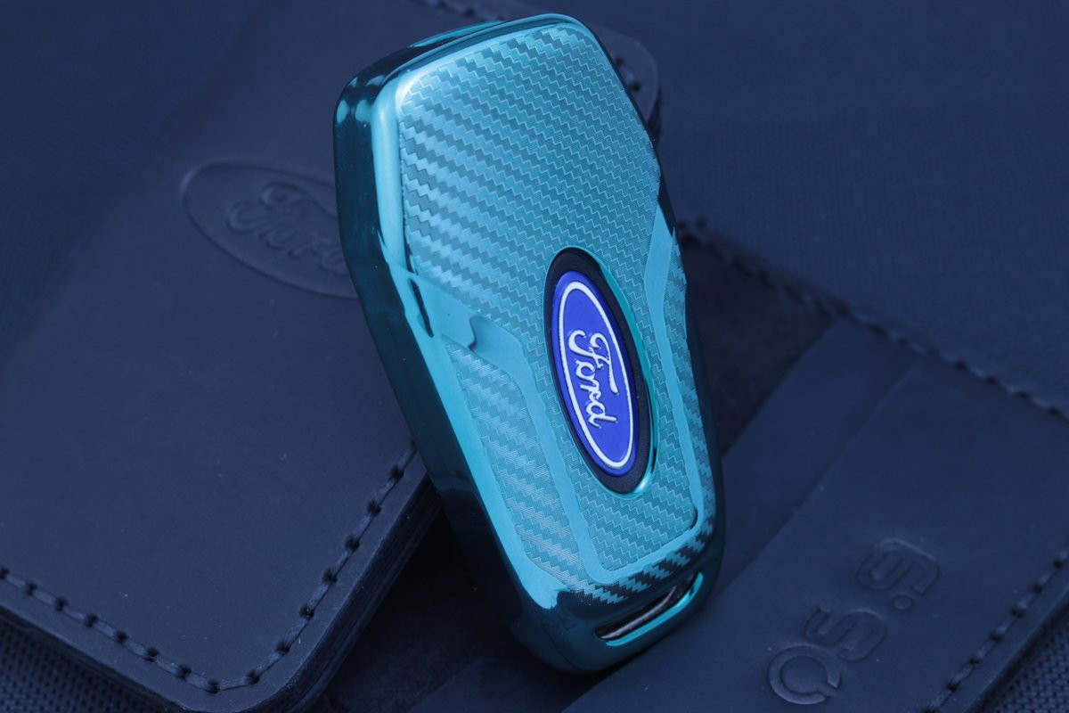 Чохол Ford carbon зелений універсальний