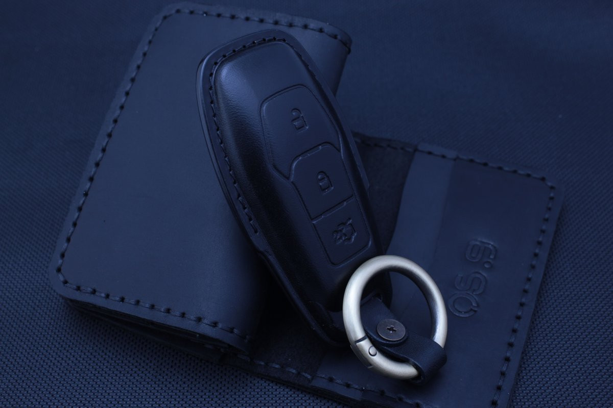 Чохол Ford чорний шкіра