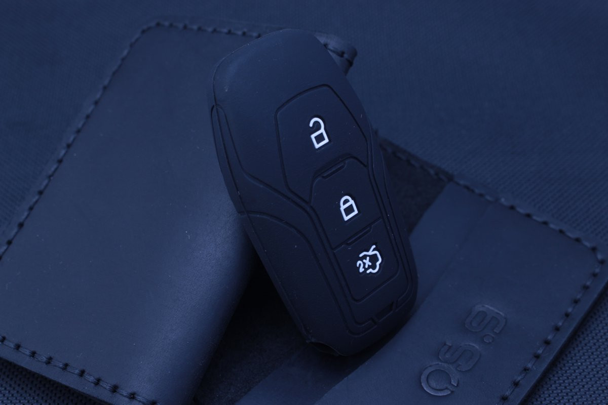 Чохол Ford чорний силікон