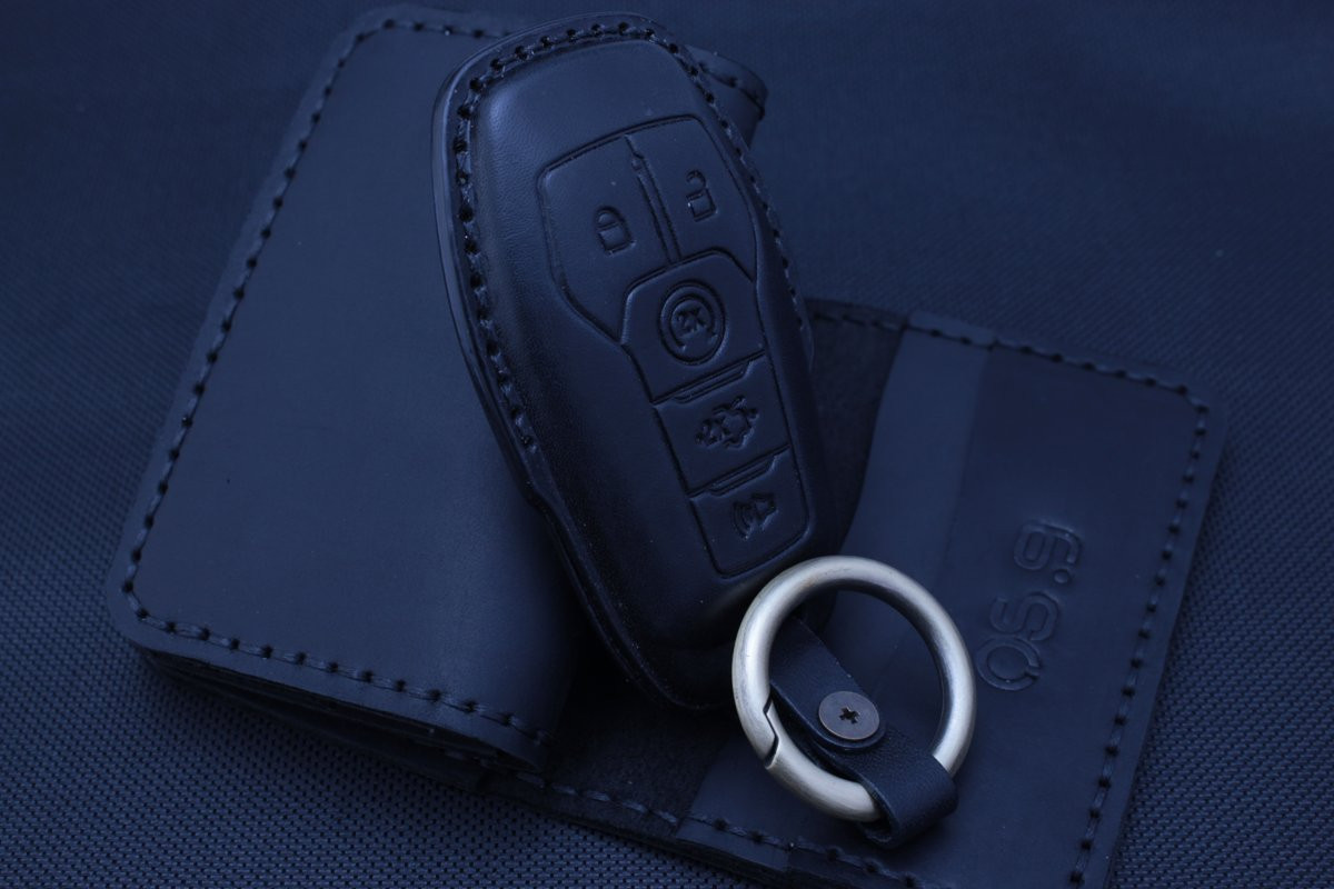 Чохол Ford чорний шкіра