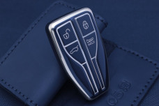 Чохол Hongqi чорний з золотом