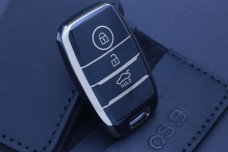 Чохол KIA чорний  з золотом