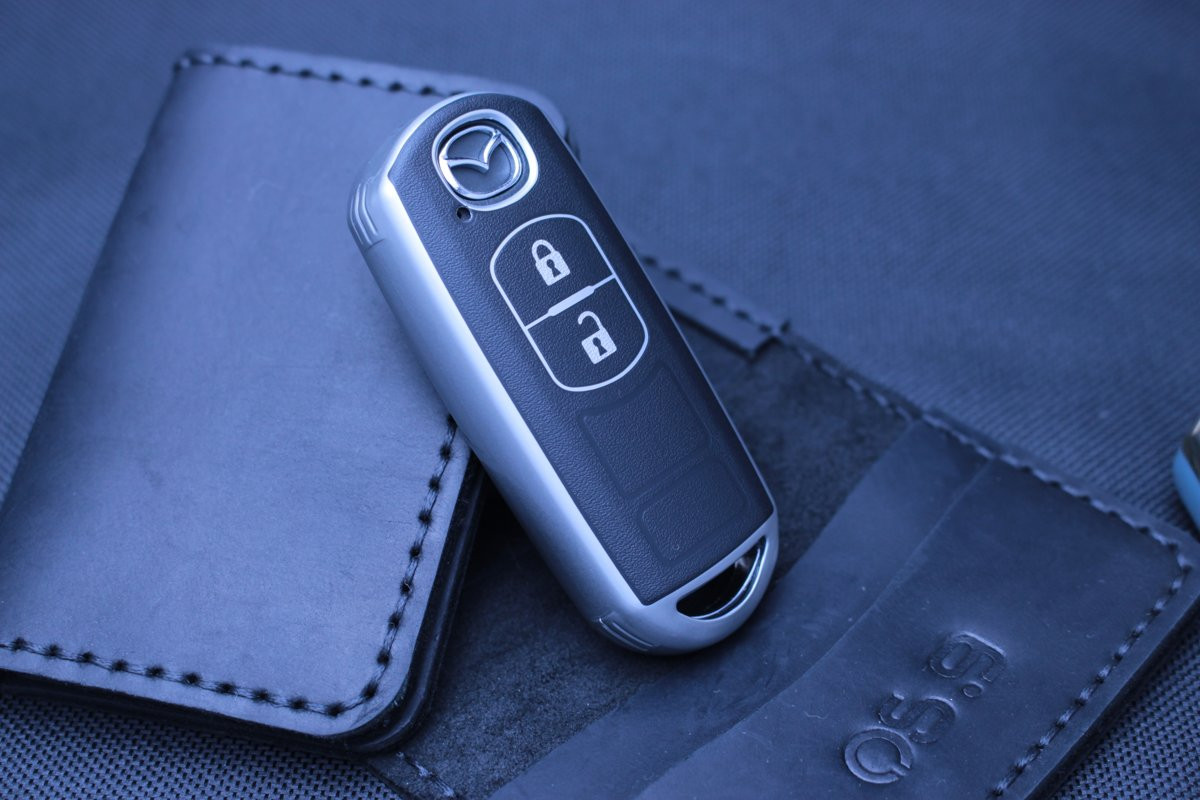 Чохол Mazda матовий чорний срібло