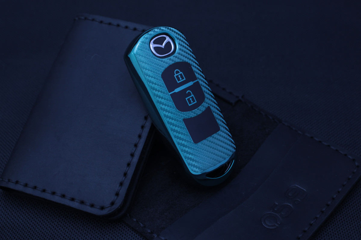 Чохол Mazda carbon універсальний зелений