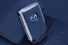 Чохол Mazda 3+1 чорний з золотом