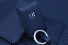Чохол Mazda чорний шкіра