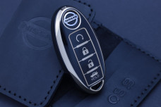 Чохол Nissan чорний з золотом