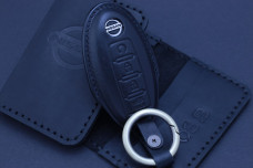 Чохол Nissan чорний шкіра