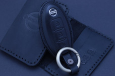 Чохол Nissan чорний шкіра