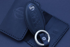 Чохол Nissan чорний шкіра