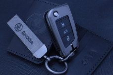 Чохол SKODA сірий метал шкіра універсальний