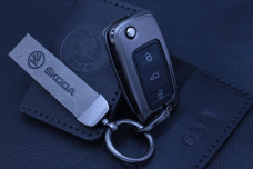 Чохол SKODA cірий метал шкіра універсальний