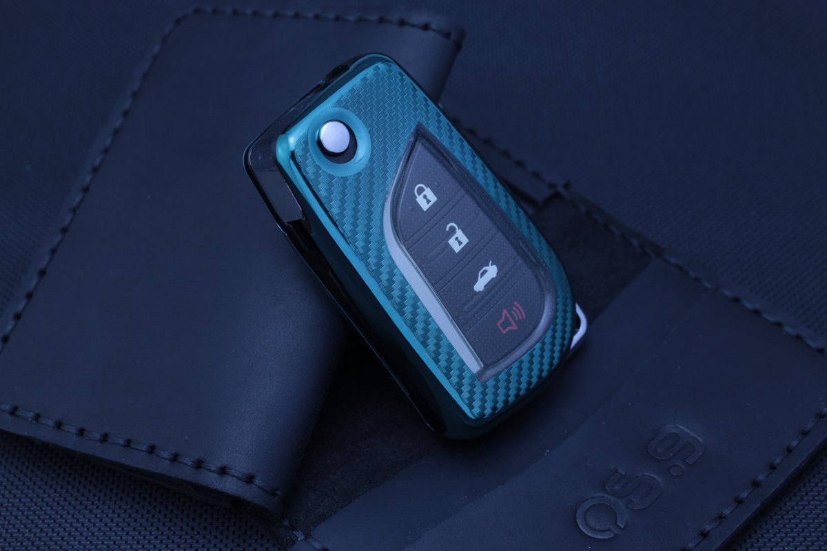 Чохол Toyota carbon зелений універсальний