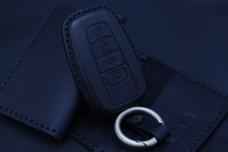 Чохол Toyota чорний шкіра