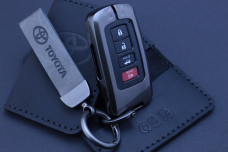 Чохол Toyota  метал + шкіра