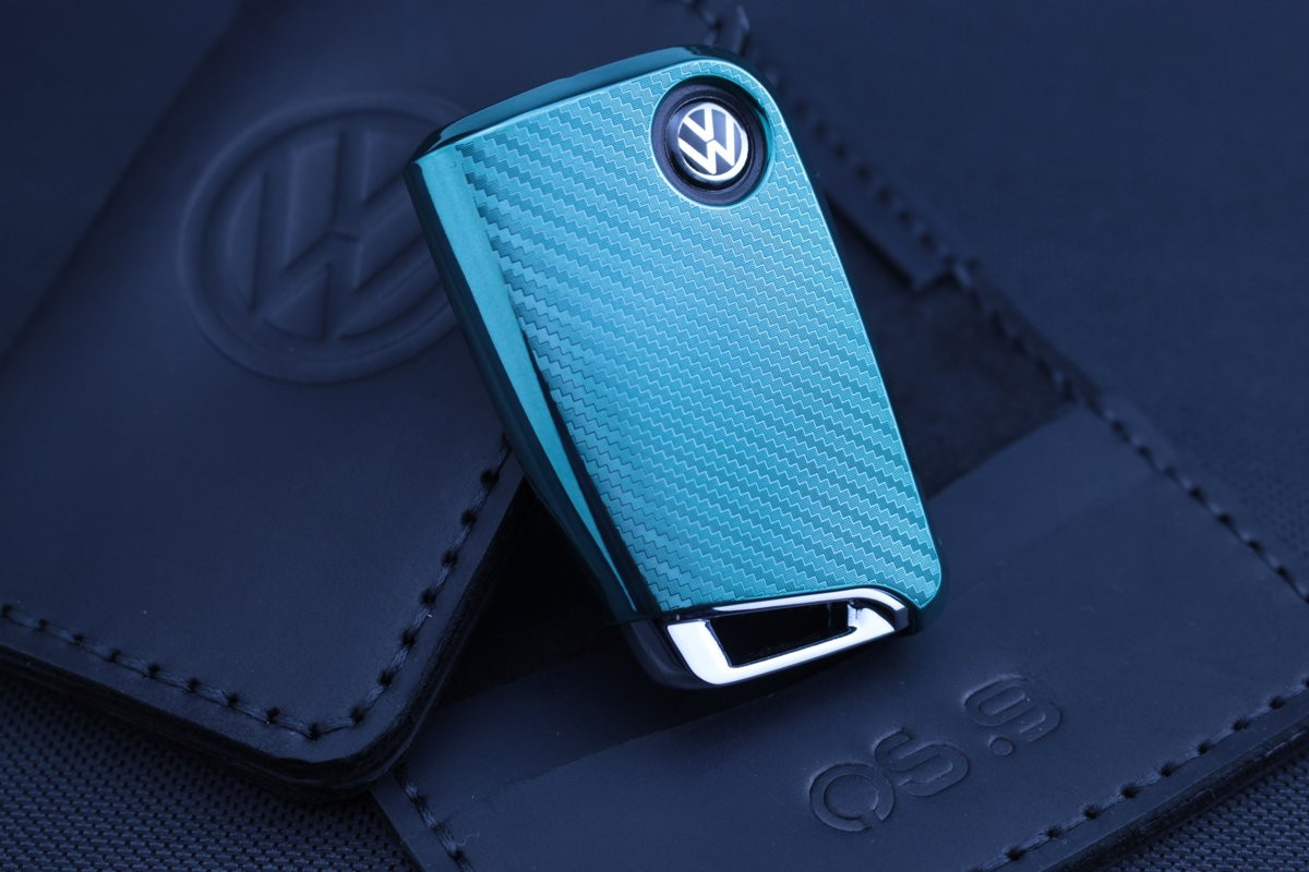 Чохол VW carbon зелений універсальний