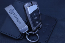 Чохол VW сірий метал + шкіра, універсальний 